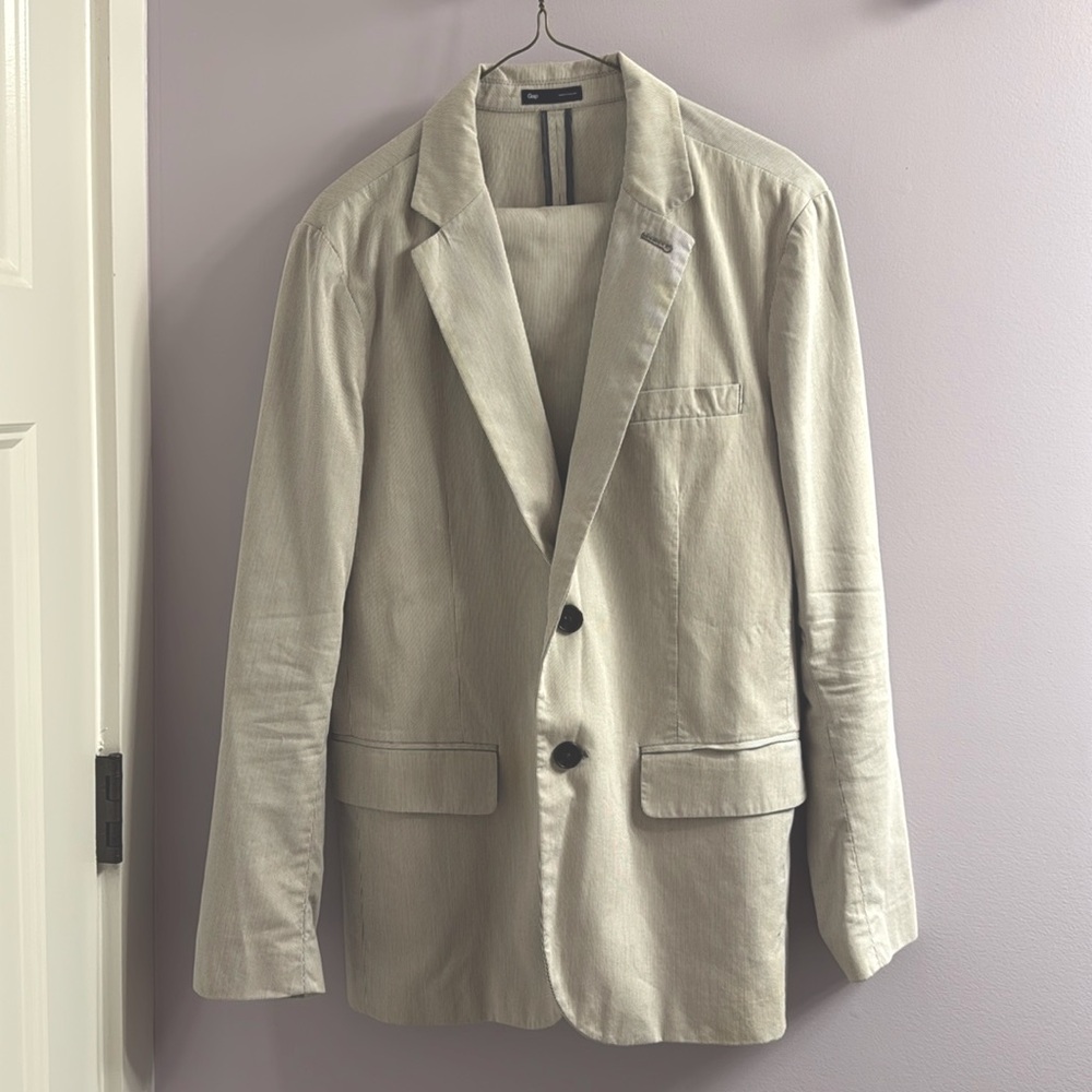 Two piece men’s cotton suit from Gap